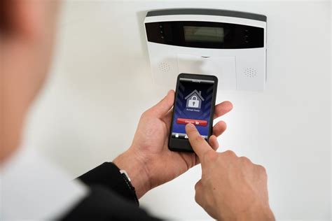 What to Look for in a Smart Home Security System - HomeSelfe