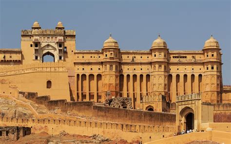 14 Famous Forts and Palaces in India You Should Visit