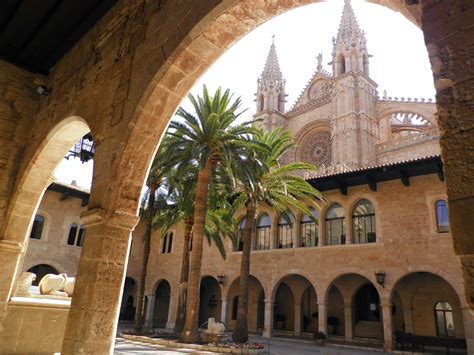 Palacio Real de la Almudaina. Patio principal | Palma de mallorca, Palacios, Monumentos