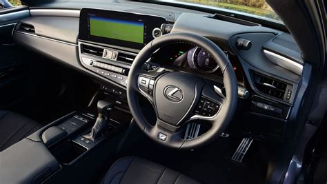 Lexus ES 300h interior & comfort | DrivingElectric