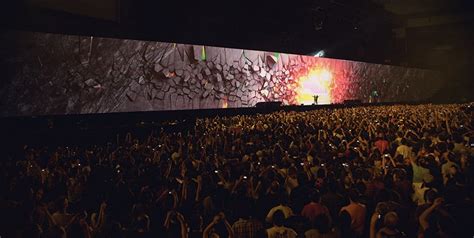 Roger Waters The Wall Live Film | Neptune Pink Floyd