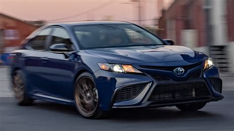 2023 Toyota Camry Hybrid Se Images