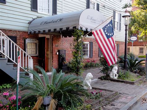 Fun things to do in Savannah GA - Savannah Historic District Restaurants