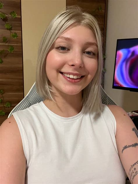 The face of a girl who's bought a gaming monitor : r/Faces