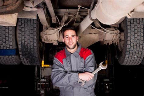 8 Secret Things Best Diesel Mechanics Do Every Day