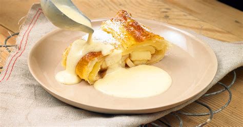 Apfelstrudel mit Vanillesauce Rezept | Küchengötter