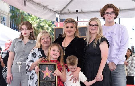 Kelly Clarkson's Kids, Former Stepchildren Support Her At Walk Of Fame