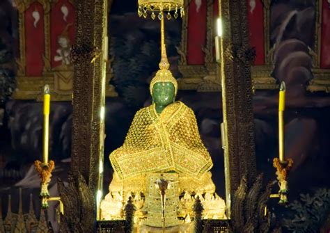 Wat Phra Kaew, Temple of the Emerald Buddha - BKK Kids