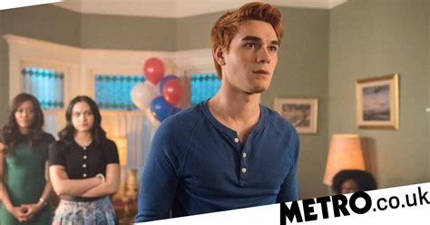 Riverdale season 2 finale ends with shock cliffhanger and Black Hood ...