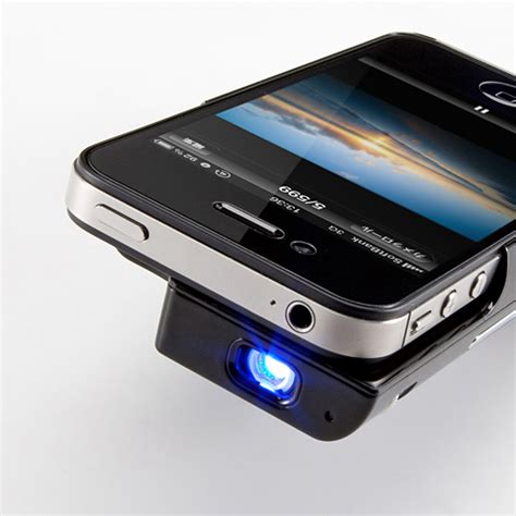 Mini Projector For Your iPhone 4/4s | REALITYPOD