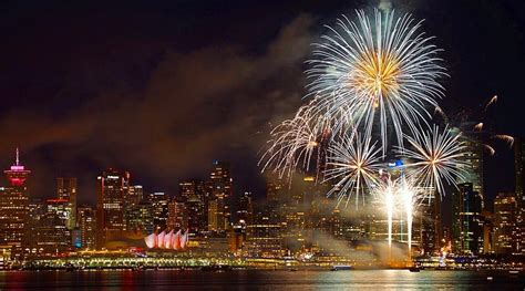 Canada Day Vancouver 2017 fireworks set to light up downtown skies | Daily Hive Vancouver