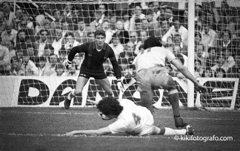 TEMPORADA 83/84 MÁGICO GONZÁLEZ EN EL CÁDIZ CF - Kiki Fotógrafo