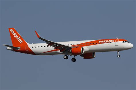 easyJet-A321 - Hispaviación