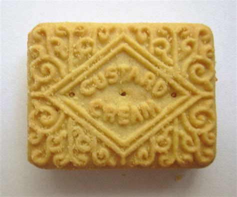 File:Custard cream biscuit.jpg - Wikipedia