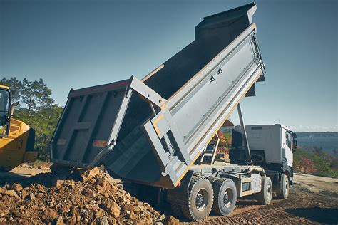 How Tipper Trucks Are Used In Construction Projects - JustGo