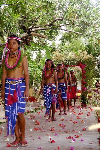 Yap Islands festival dancers Gilbert Islands, Majuro, Cultures Du Monde, Pohnpei, Federated ...