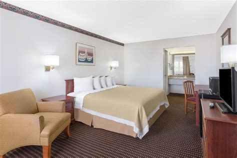 Days Inn by Wyndham Kingman West | Kingman, AZ Hotels