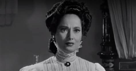 Merle Oberon Biography - Childhood, Life Achievements & Timeline