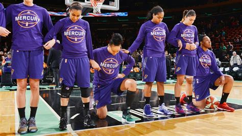 New York Liberty players, coaches lock arms as 2 Phoenix Mercury ...