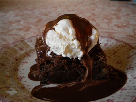 hoy hemos comido...: brownie con helado de vainilla y chocolate caliente