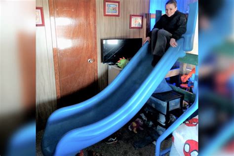 Man arrested after ‘gigantic’ playground slide found on child’s bunk-bed - National | Globalnews.ca