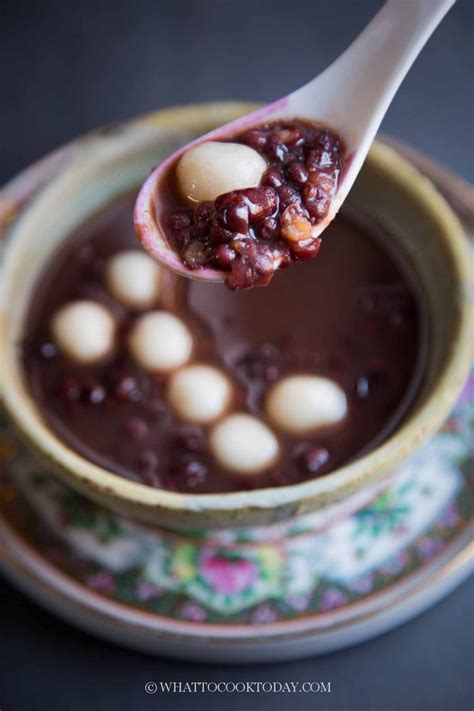 Sweet Red Bean Soup Tang Yuan (Hong Dou Tang)