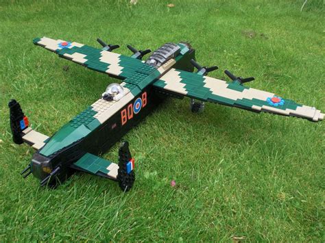 LEGO RAF bomber Lego Ww2, Lego Army, Lego Shuttle, Tf2 Funny, Lego Plane, Wwii Vehicles ...