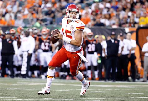 Comparing Patrick Mahomes to the NFL's rookie quarterback class