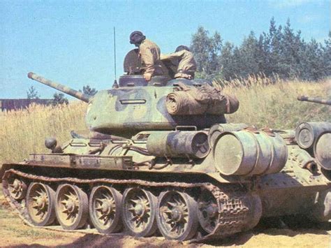 T-34-85 – Russian medium tank T-34 with 85-mm gun