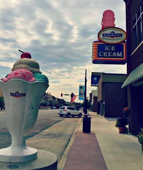 Blue Bunny Ice Cream Parlor in Le Mars, Iowa - Kid-friendly Restaurants ...