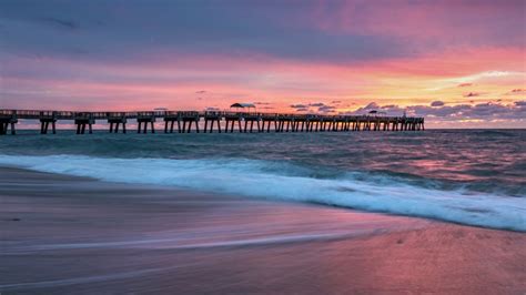 Sunrise at Lake Worth Pier at Lake Worth Beach, Palm Beach County ...