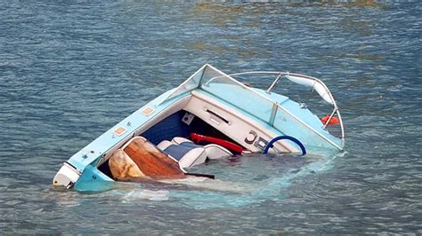 1 dead, 1 hurt in Alabama boat crashes