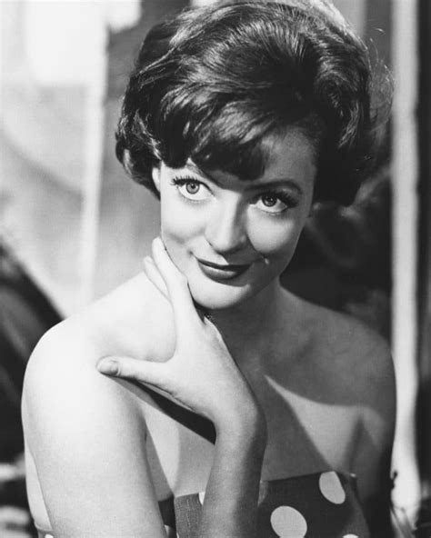 Maggie Smith - Biography, Height & Life Story | Super Stars Bio