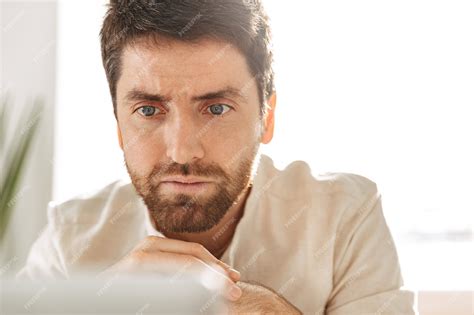 Premium Photo | Photo closeup of caucasian businessman 30s wearing white shirt using laptop ...