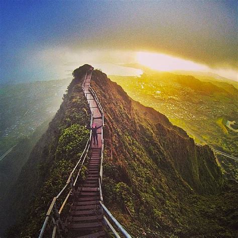 Stairway To Heaven: This Illegal Hawaiian Attraction Is A Must-See