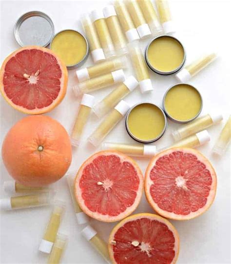 Homemade Beeswax Lip Balm Recipe | Copycat Burt's Bees Lip Balm