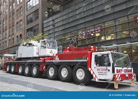 Bay Crane in New York editorial photo. Image of transport - 41323096