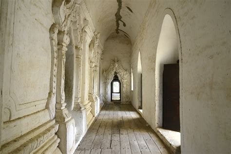 Maha Aungmye Monastery interior Inwa (1) | Mandalay Surroundings | Pictures in Global-Geography