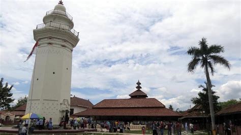 7 Peninggalan Kerajaan Banten, Salah Satunya Masjid Agung - paperplane