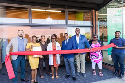 City officials celebrate opening of Detroit holistic hair salon ...