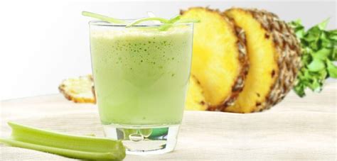 Jugo verde con piña de 90 Kcal - Receta fácil en la app Avena