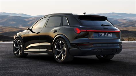 A First Look at the All-New 2024 Audi Q8 e-tron | Audi Brampton