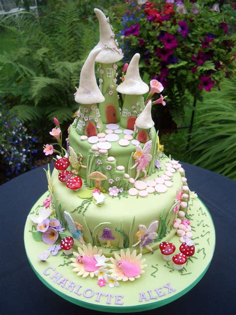 Pin by Belinda Rodriguez on cakes and Cookies | Fairy house cake ...