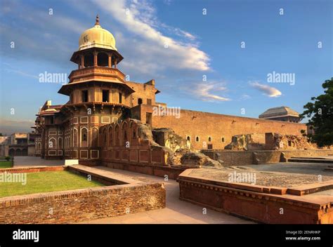 Red fort in Agra under morning sunshine, India Stock Photo - Alamy