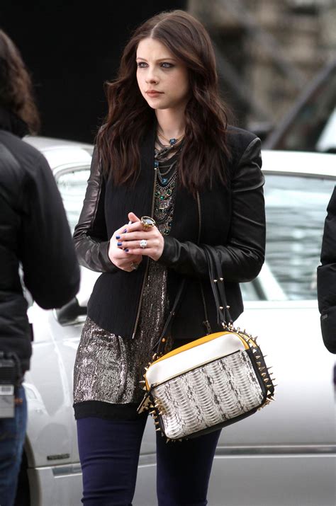 MICHELLE TRACHTENBERG on the Gossip Girl Set in New York – HawtCelebs