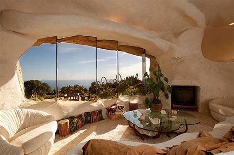 There’s A $3.25 Million Dollar Villa Modeled After The Flintstones ...