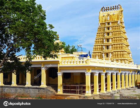 Gopuram of Shri Chamundeshwari temple on Chamundi Hill, Mysore — Stock ...