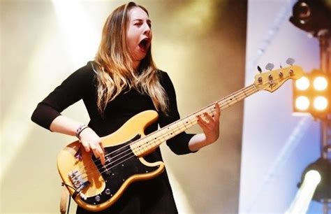 Este Haim | Este haim bass face, Female bassist, Bass guitarist