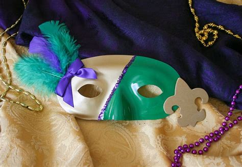 Simple DIY Mardi Gras Masks for your party - Adorn the Table