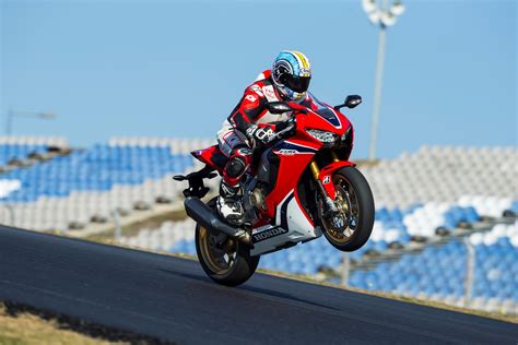 HONDA CBR1000RR FIREBLADE SP (2017 - 2019) Review